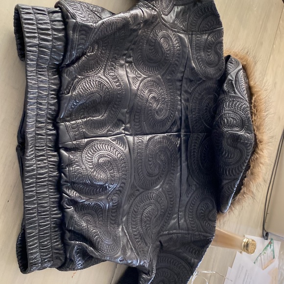 Never worn child’s leather bomber jacket. Measures 20” pit to pit. 19” long - Picture 5 of 5